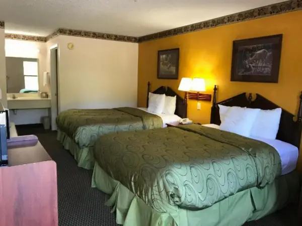 Clairmont Inn & Suites - Warren Main image
